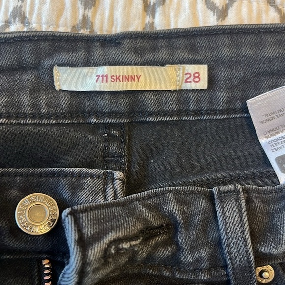 Levi’s black skinny jean - Picture 7 of 7